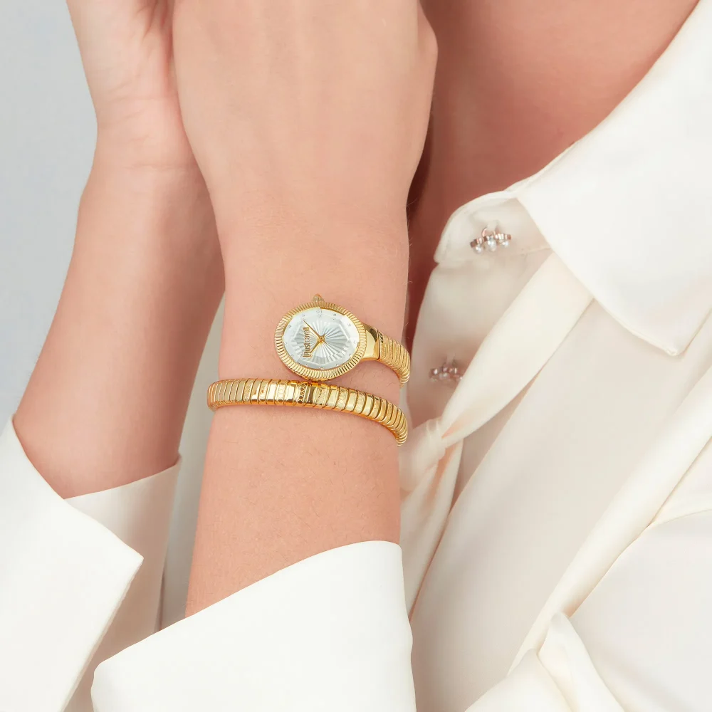 🔱Versace Gold Ring 🔱 21 Grams 🔱 18K Gold 🔱Diamond Eyes Medusa 💎 🔱  Custom Made for client #design #designer #designed #fashiondesign  #architect... | By Poseidon GoldFacebook