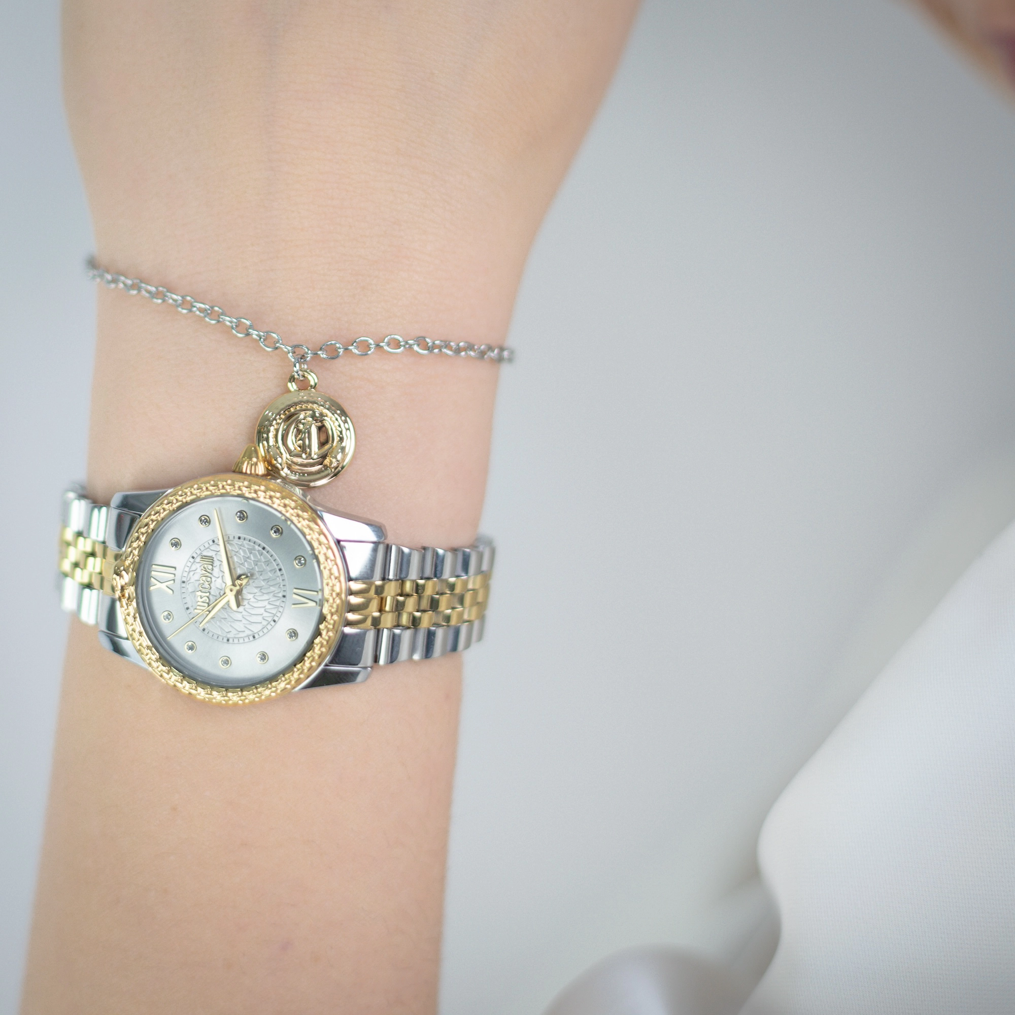 Just Cavalli SET JC1L360 Sublime Animalier JC1L360M0075 weared watch image