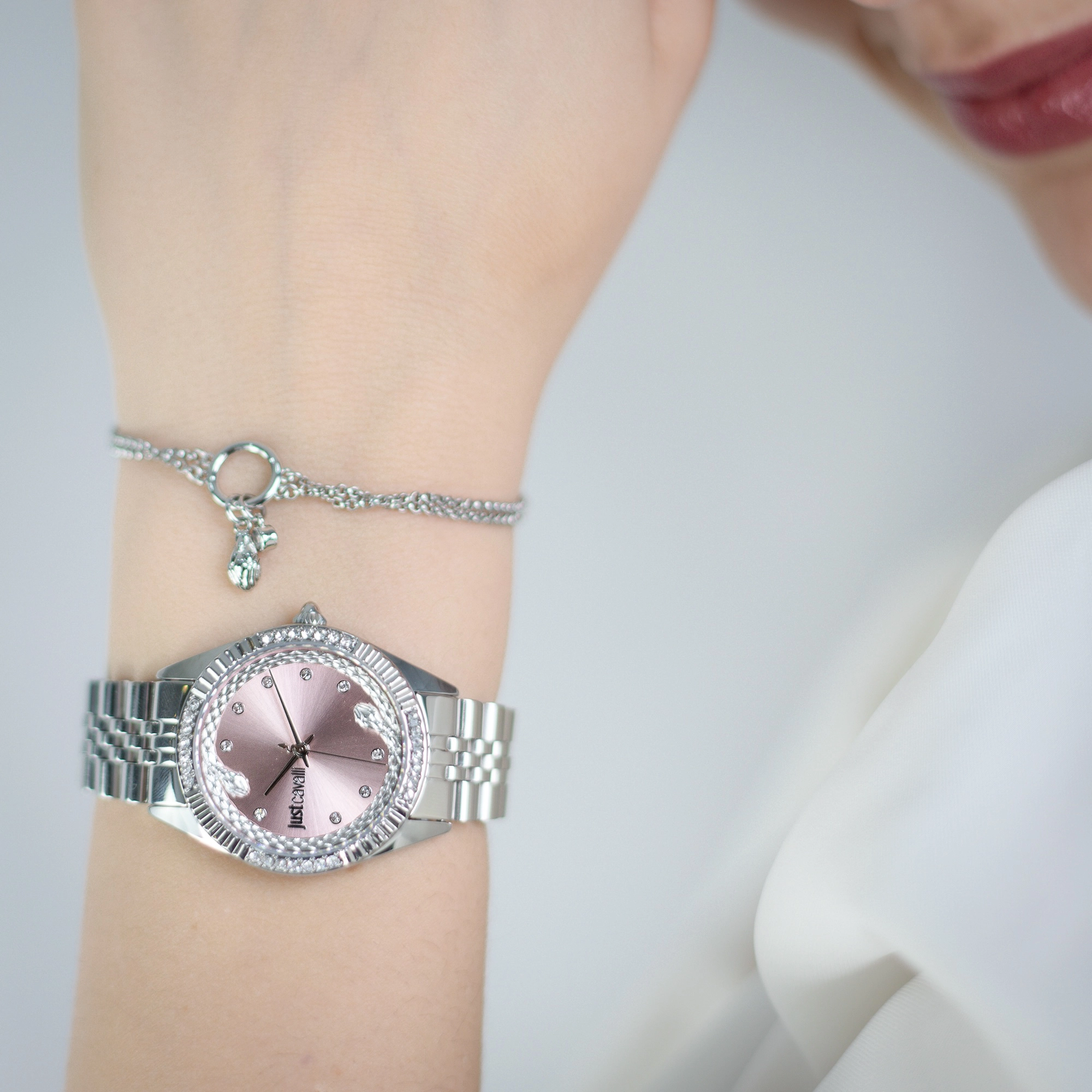 Just Cavalli SET JC1L361 Vittoria Glam JC1L361M0045 weared watch image