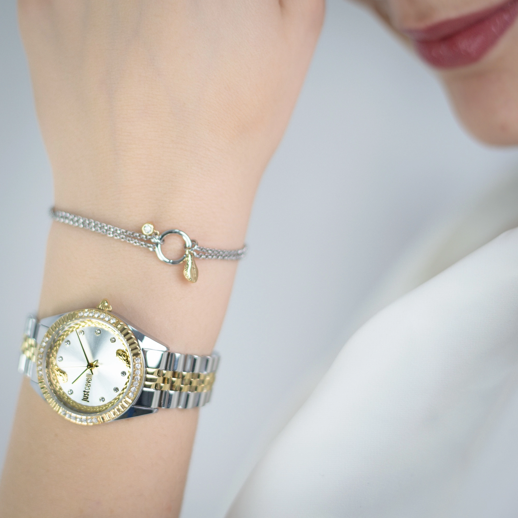 Just Cavalli SET JC1L361 Vittoria Glam JC1L361M0075 weared watch image