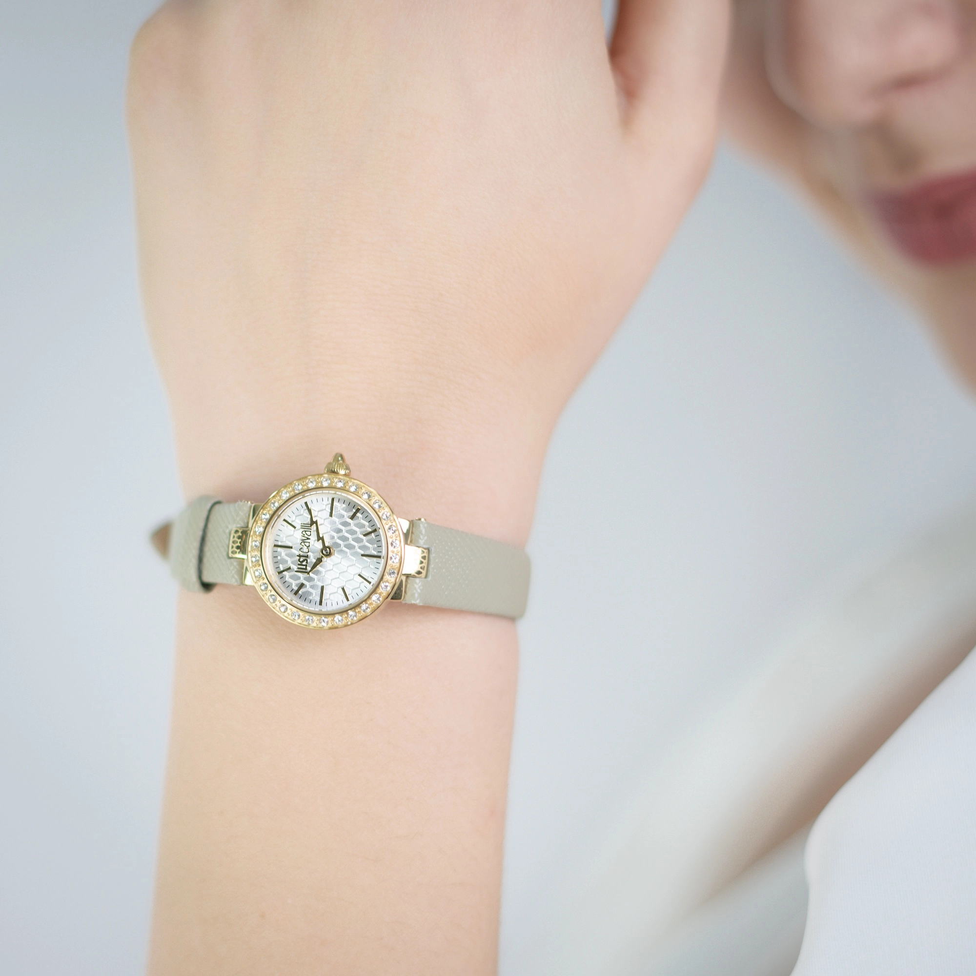 Just Cavalli Glam Chic JC1L362 Serenita Mini JC1L362L0025 weared watch image
