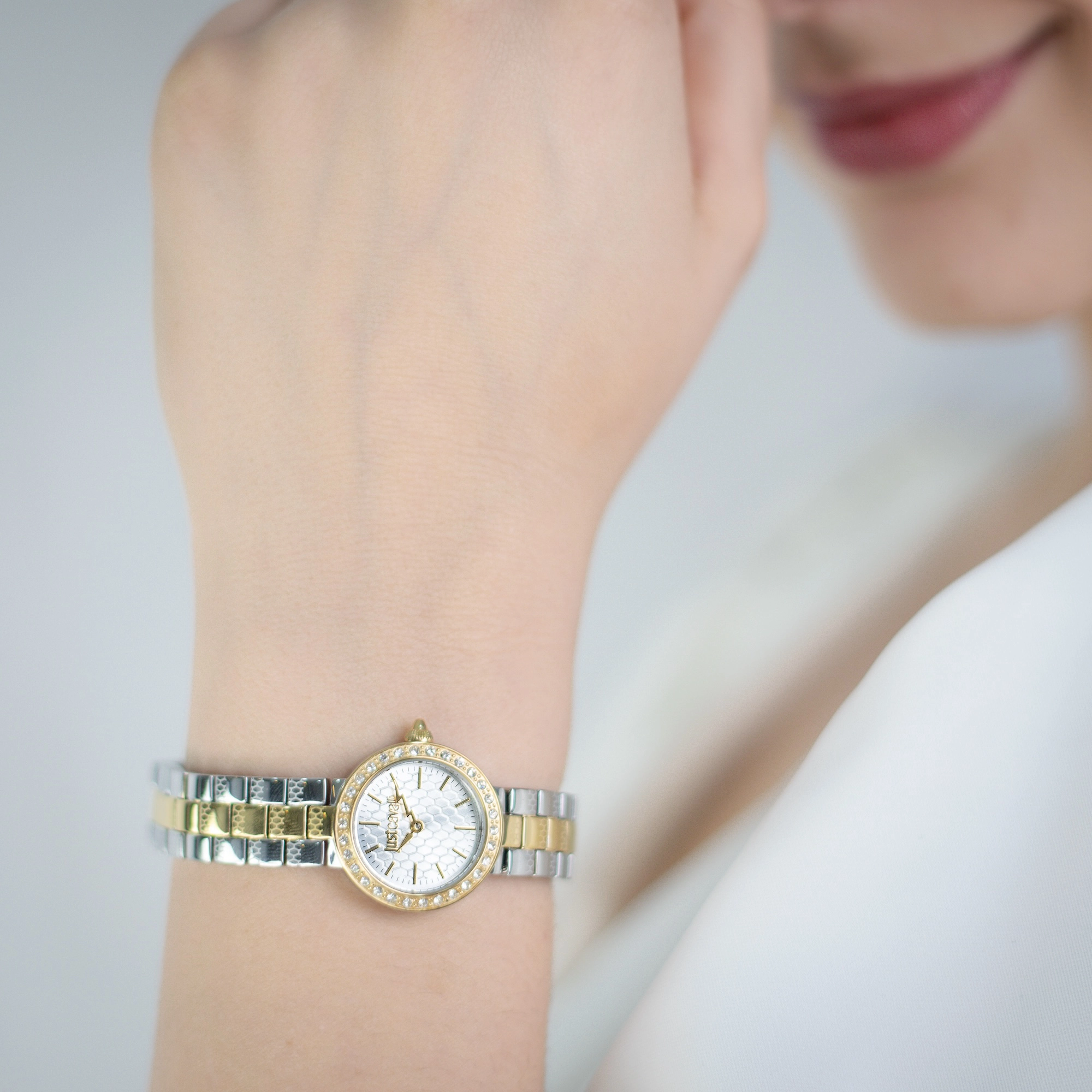 Just Cavalli Glam Chic JC1L362 Serenita Mini JC1L362M0085 weared watch image