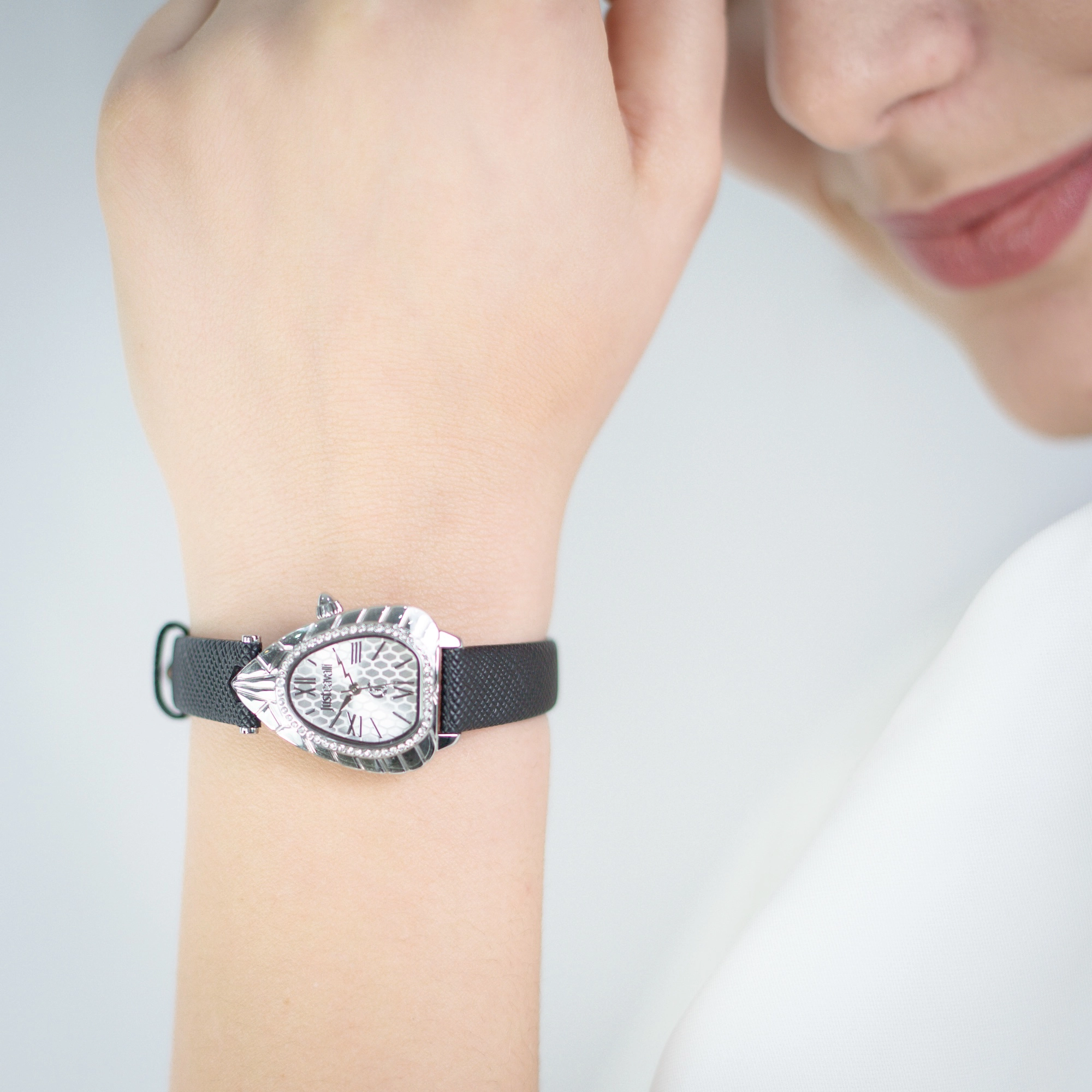 Just Cavalli Animalier JC1L366 Perla JC1L366L0015 weared watch image